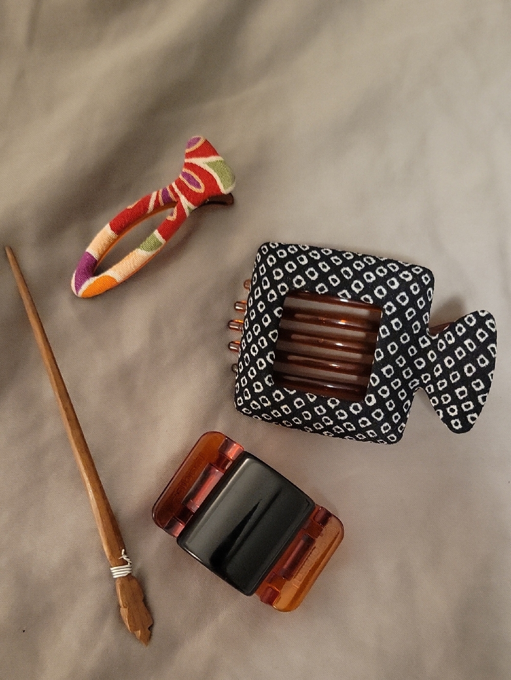 Set Of 4 Stylish Hair Accessories